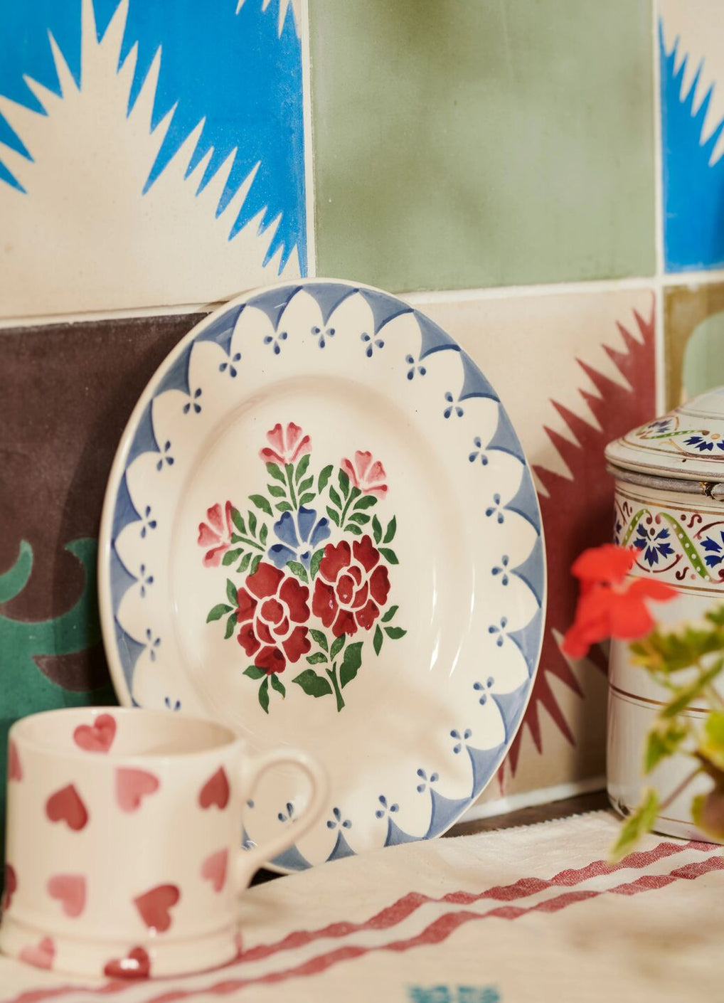 Antique Roses 8 1/2" Plate