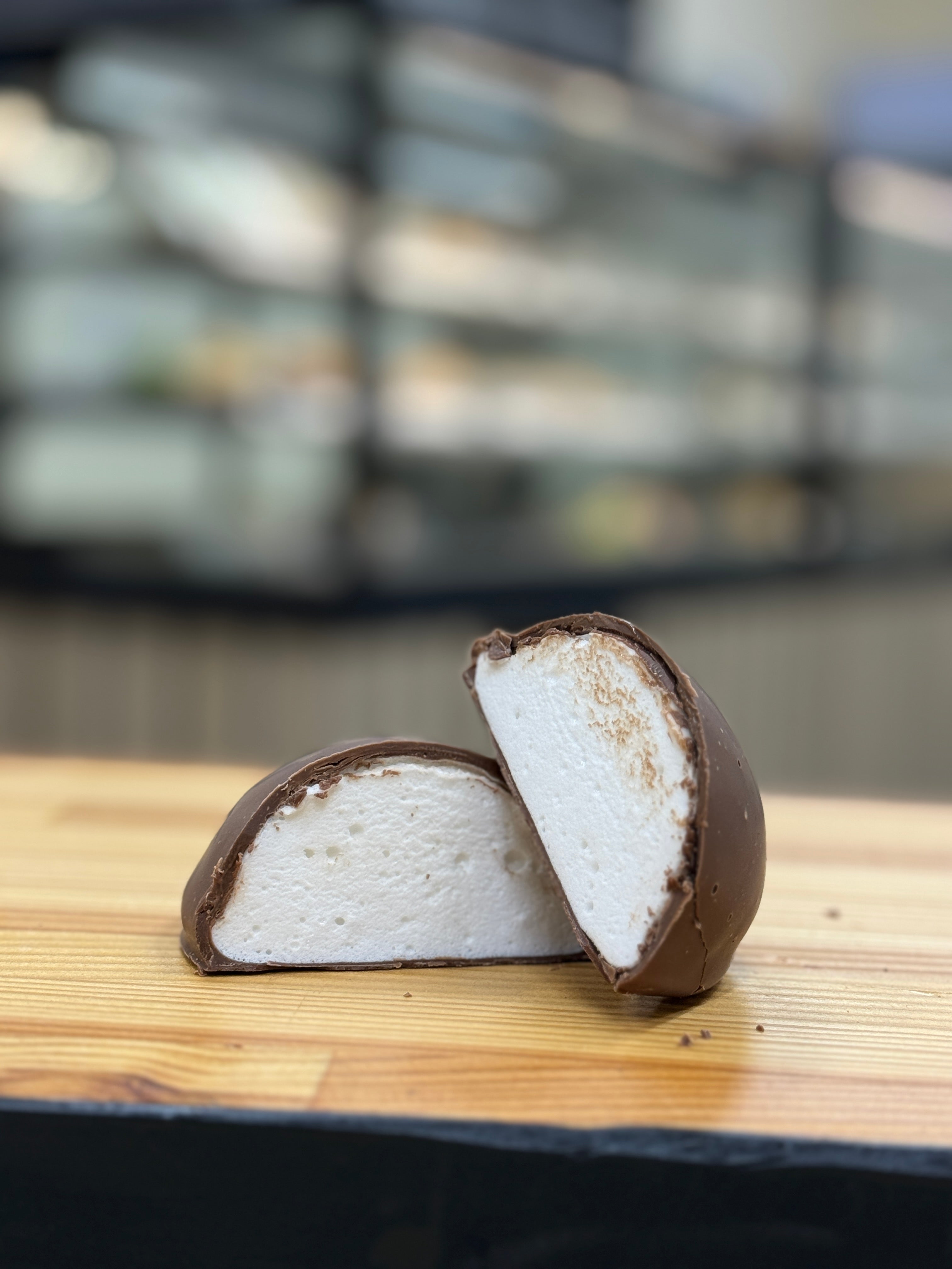 Medium Marshmallow Dark Egg