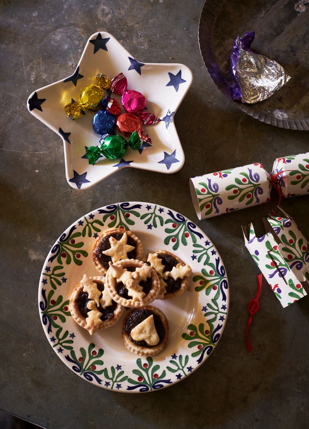 Mistletoe 8 1/2" Plate