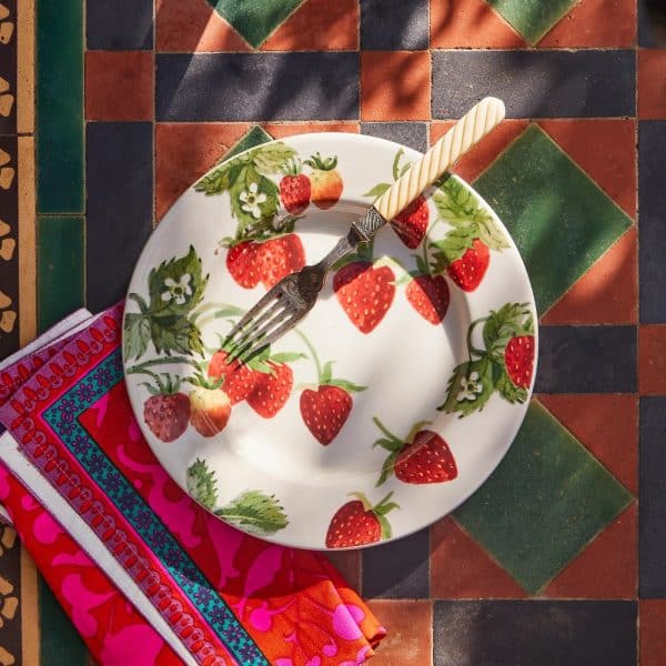 Strawberries 8 1/2" Plate