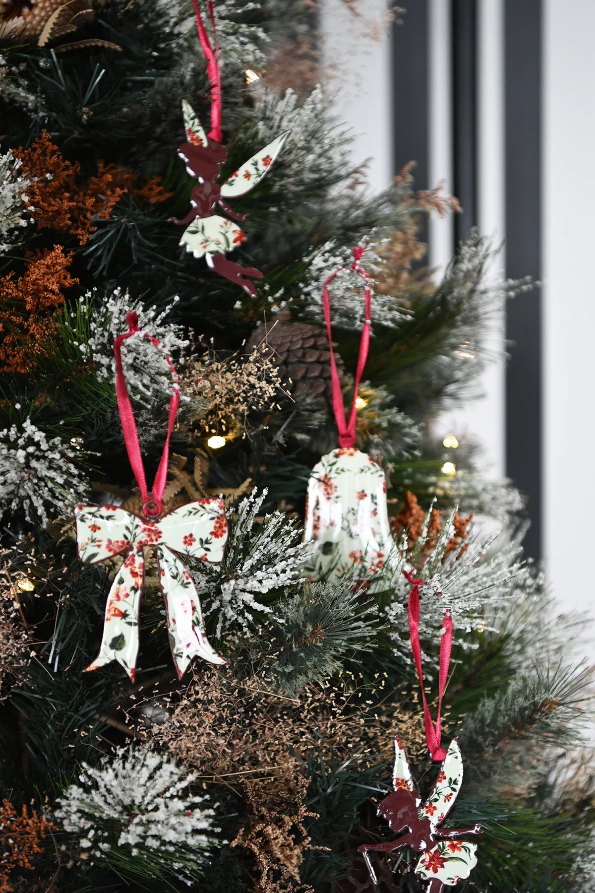 Floral Hanging Bell Cosmos